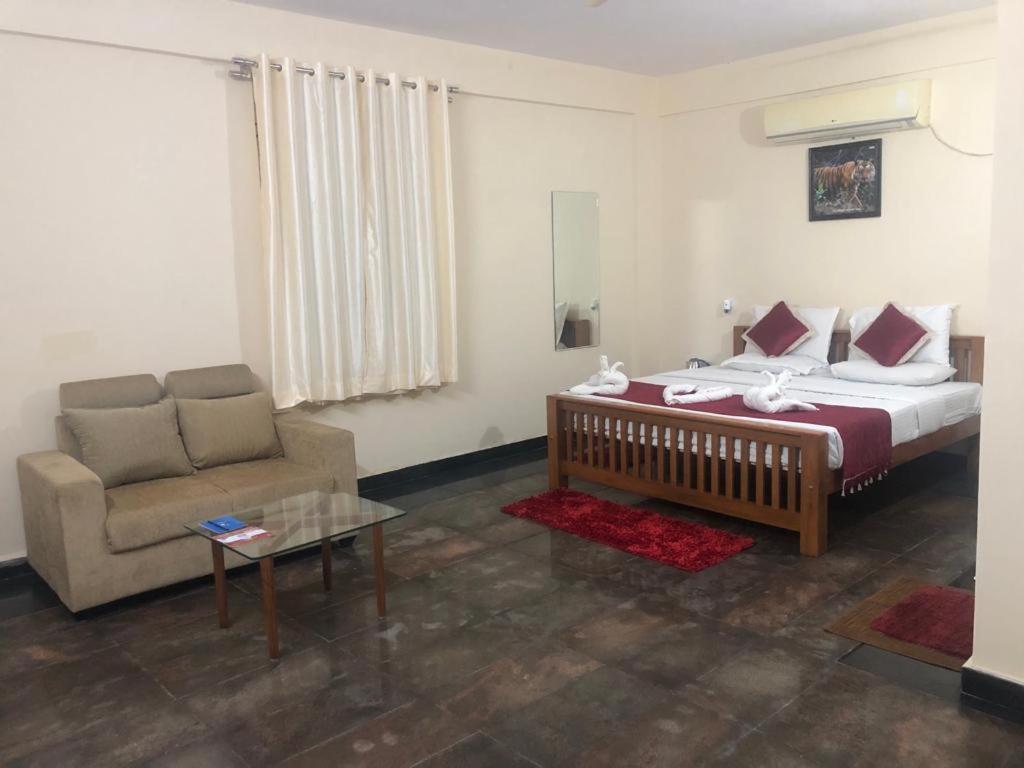 Kstdc Hotel Mayura Pavithra Yediyur Kunigal Buitenkant foto
