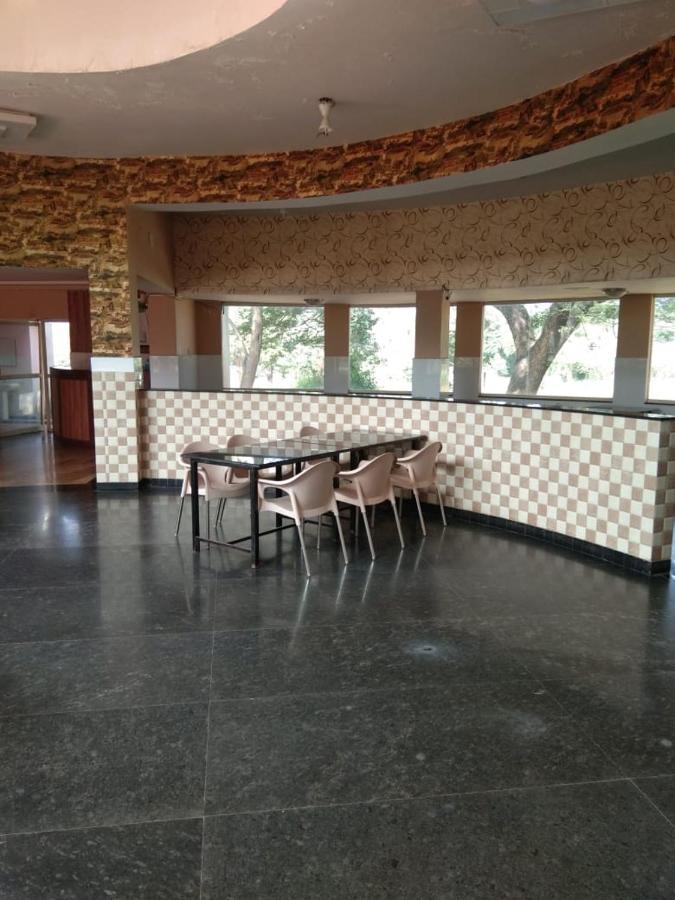 Kstdc Hotel Mayura Pavithra Yediyur Kunigal Buitenkant foto