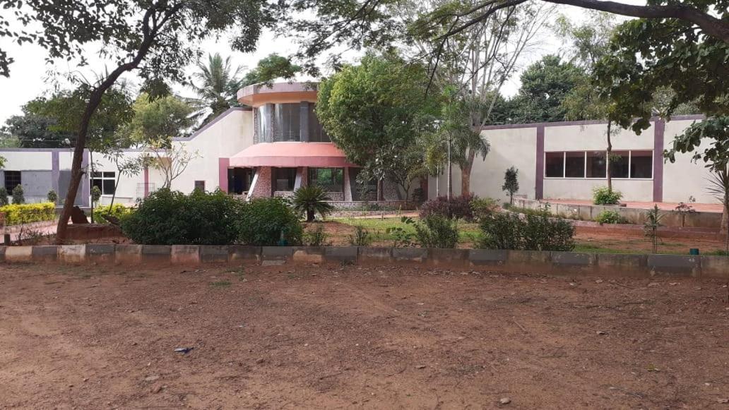 Kstdc Hotel Mayura Pavithra Yediyur Kunigal Buitenkant foto