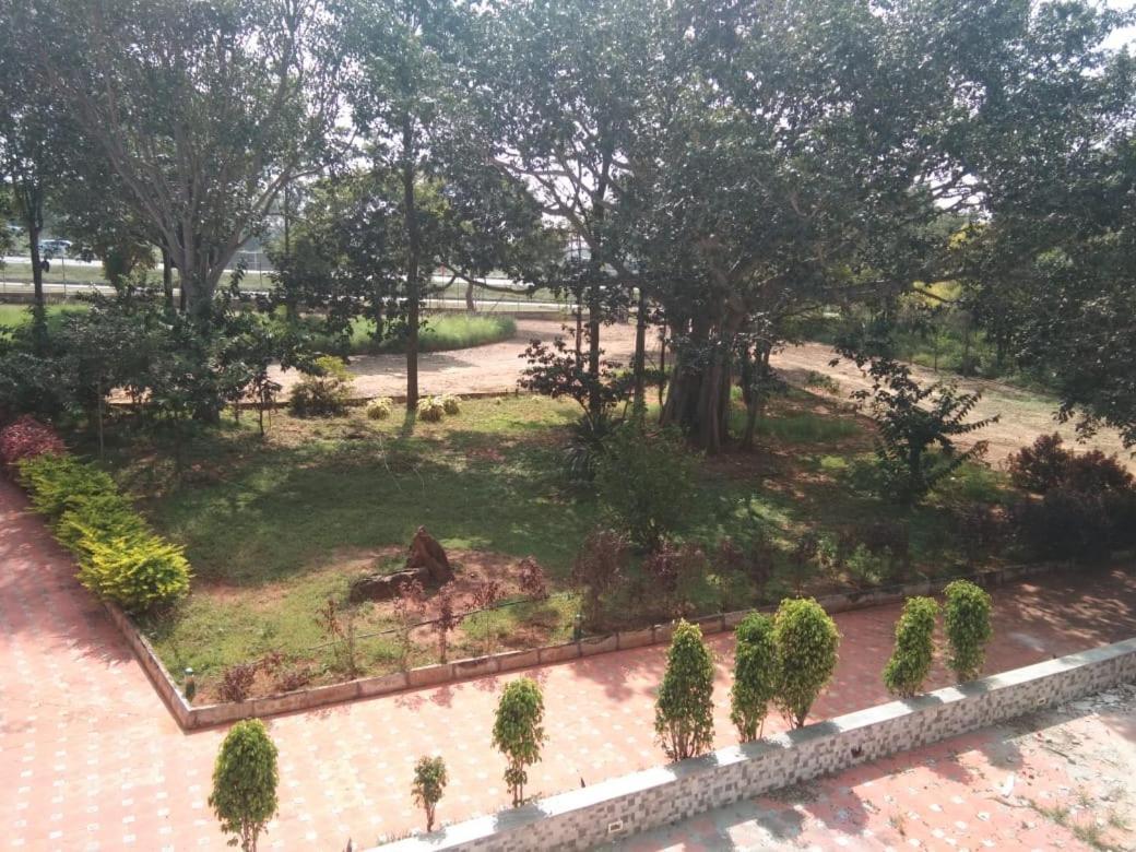 Kstdc Hotel Mayura Pavithra Yediyur Kunigal Buitenkant foto