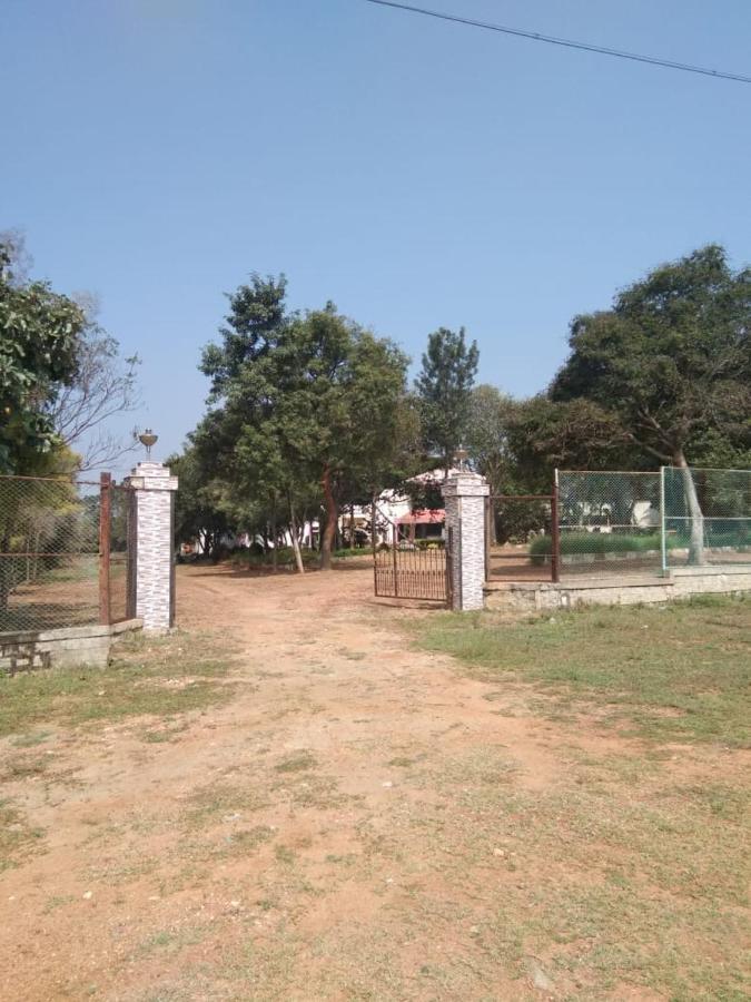 Kstdc Hotel Mayura Pavithra Yediyur Kunigal Buitenkant foto