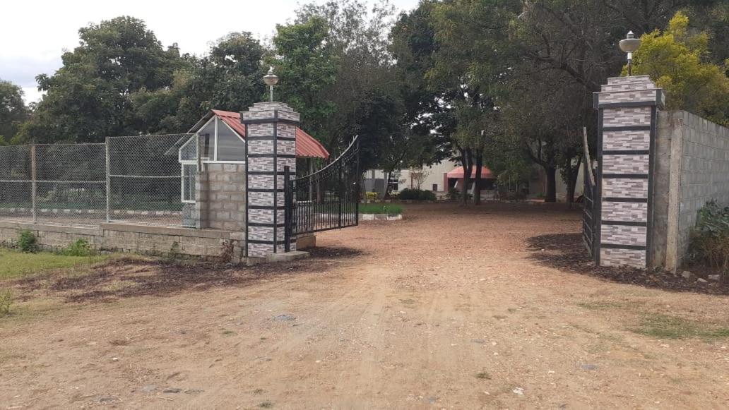 Kstdc Hotel Mayura Pavithra Yediyur Kunigal Buitenkant foto